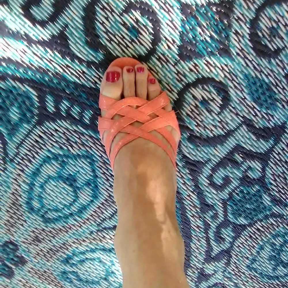 Jaclyn Smith Coral colored sling back Sandal's